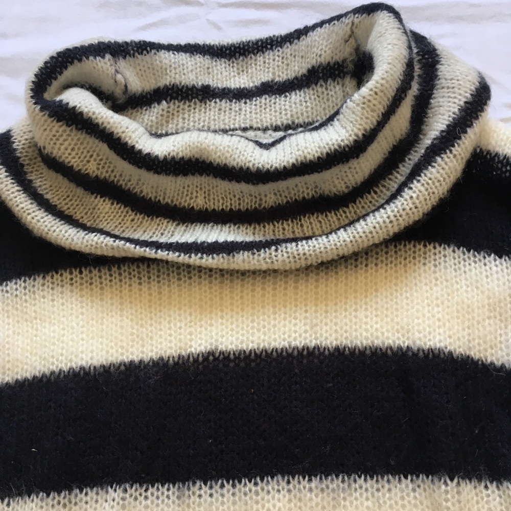 Sweater - Picture 2 of 5
